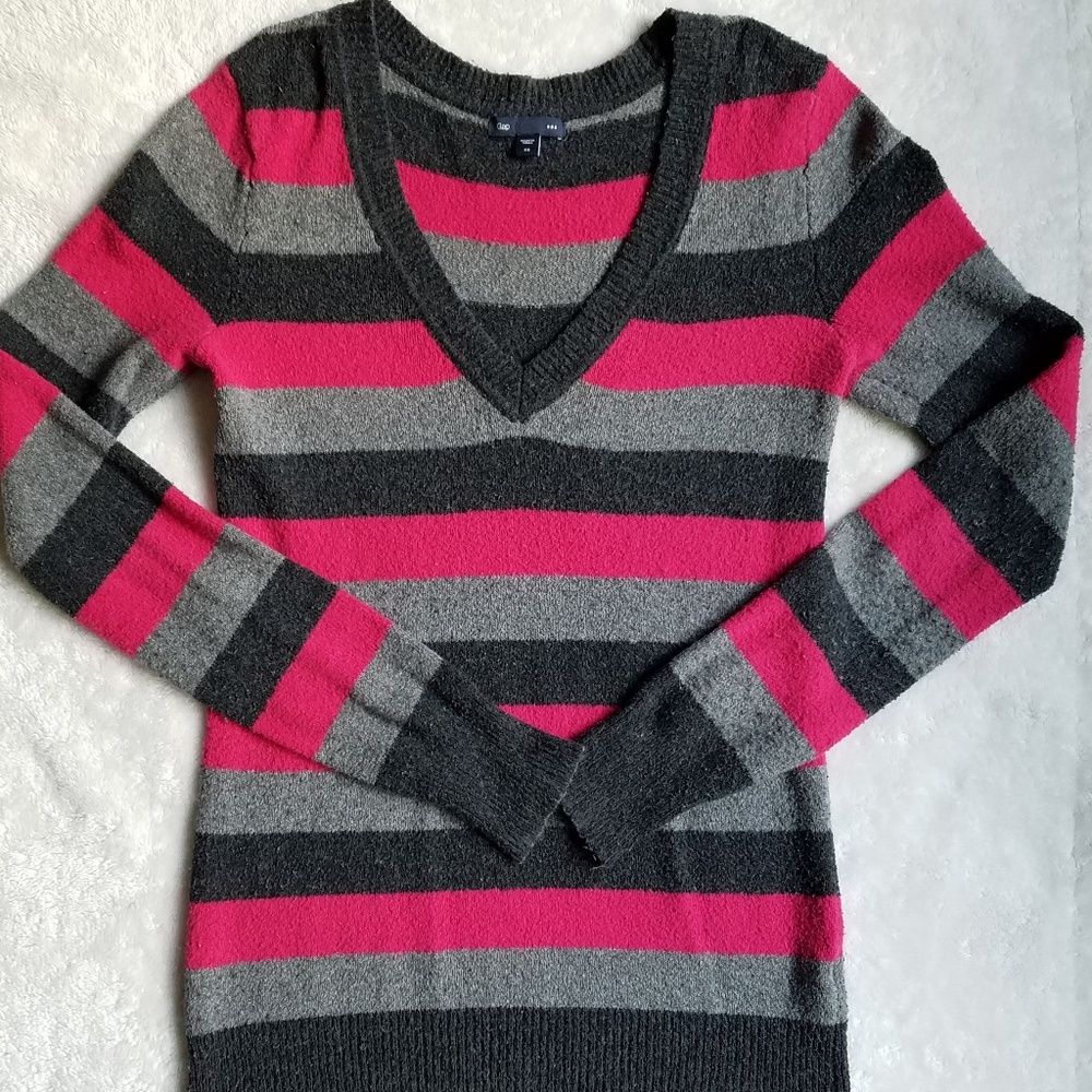 GAP Incredibly Soft Striped V-Neck Sweater, XS/S